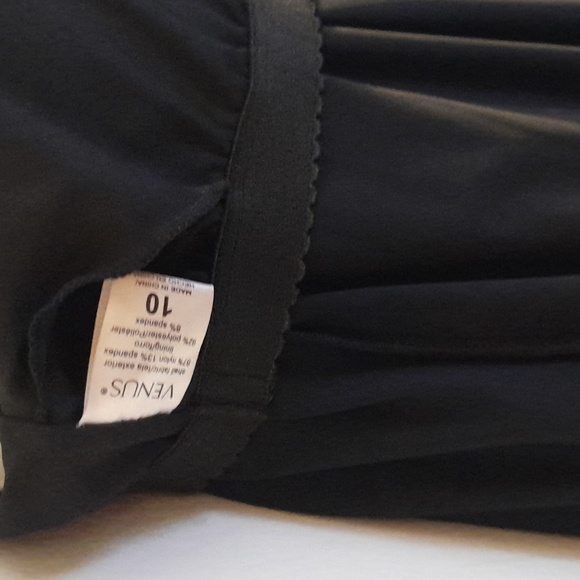 NWOT Venus black racerback  tankini bathingsuit top size 10. - Picture 5 of 7